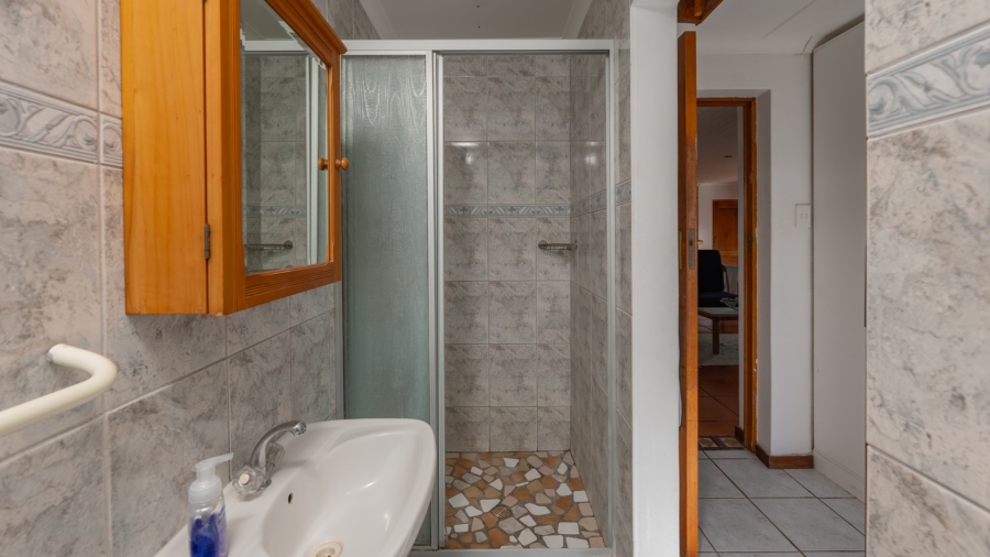 7 Bedroom Property for Sale in Struisbaai Western Cape